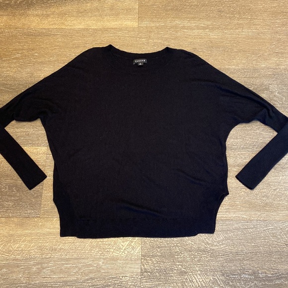 A Set of 2 Trouve Crewneck Long Sleeve Lightweight Sweaters in Black & Beige XS - Picture 12 of 12